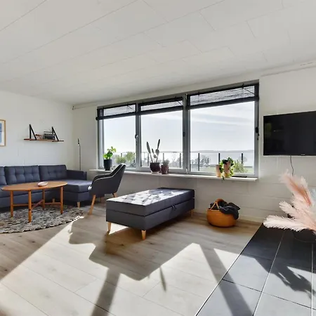 Karli - 330m To The Fjord By Interhome