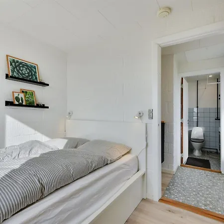 Karli - 330m To The Fjord By Interhome